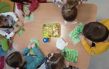 Zabawy sensoryczne w Przedszkolu nr 3 23