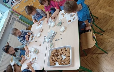 Pieczemy pierniczki gr Tropiciele 1