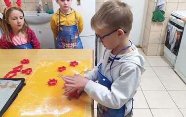 Pieczemy pierniczki gr Tropiciele 18