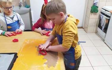 Pieczemy pierniczki gr Tropiciele 20