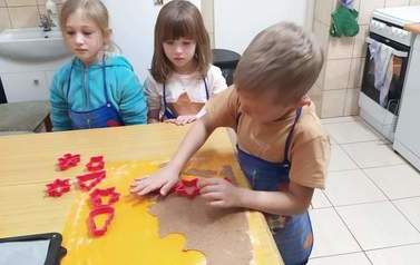 Pieczemy pierniczki gr Tropiciele 21