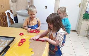 Pieczemy pierniczki gr Tropiciele 22