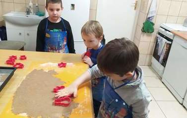 Pieczemy pierniczki gr Tropiciele 25