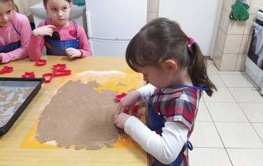 Pieczemy pierniczki gr Tropiciele 27