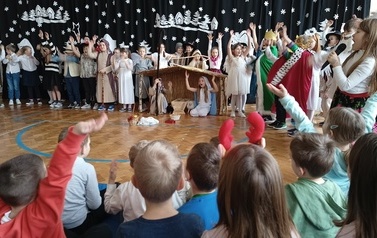 Szkolne Jasełka - zaproszenie od klasy 2 8
