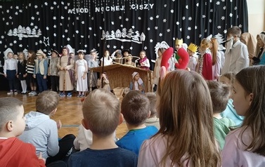 Szkolne Jasełka - zaproszenie od klasy 2 10