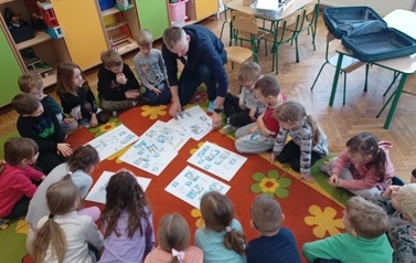 Poznajemy zaw&oacute;d projektanta - gr.Tropiciele 5