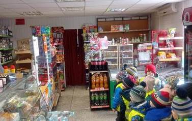 Krasnale poznają zawody : Ekspedientka  1