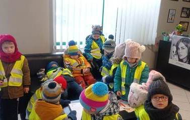 Krasnale poznają zawody : Fryzjerka i kosmetyczka 2