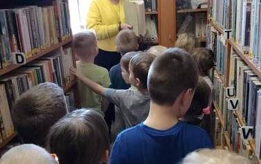 Krasnale poznają zawody : bibliotekarka 4