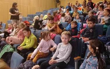 spacer przed koncertem w Centrum Kultury 3