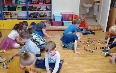 Jak ważna jest wsp&oacute;łpraca - zajęcia z psychologiem 11