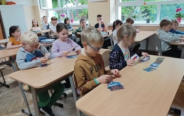 Tropiciele poznają szkołę  8