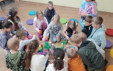 Tropiciele poznają szkołę  9
