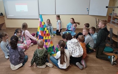 Tropiciele poznają szkołę  14