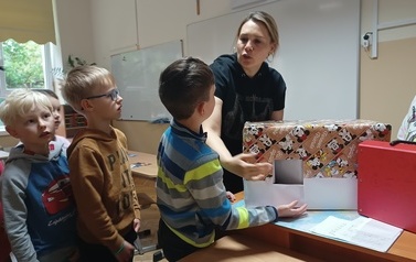 Tropiciele poznają szkołę  19