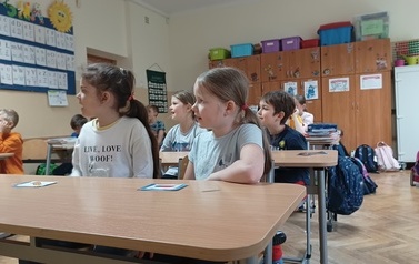 Tropiciele poznają szkołę  26