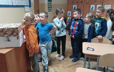 Tropiciele poznają szkołę  28