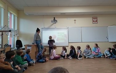 Tropiciele poznają szkołę  32