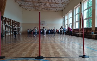 Tropiciele poznają szkołę  34