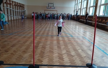 Tropiciele poznają szkołę  35