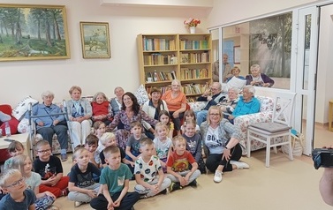 Spotkanie z seniorami Dziennego Domu Opieki Senior + w Błoniu gr.Tropiciele 2