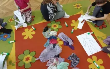 W pracowni u krawca i stylisty gr. Tropiciele 2