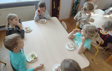 Zdrowe i kolorowe kanapki gr. Słoneczka 2