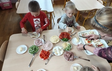 Zdrowe i kolorowe kanapki gr. Słoneczka 4