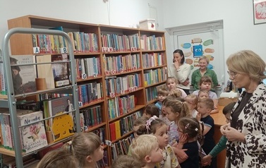 Wizyta w Bibliotece gr Krasnali 1