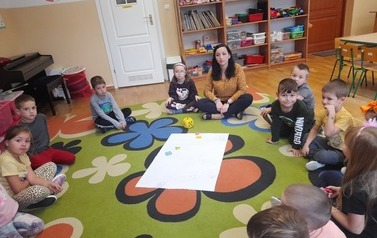 Uczymy się grać w grę planszową gr. Słoneczka 1