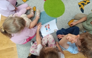 MIĘDZYNARODOWY DZIEŃ BEZ PRZEMOCY GR. KRASNALI 2