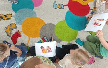 MIĘDZYNARODOWY DZIEŃ BEZ PRZEMOCY GR. KRASNALI 4