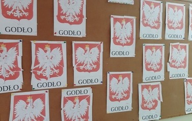 Szkoła do Hymnu gr. Słoneczka 4