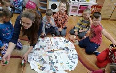 Emocje w życiu codziennym - zajęcia z psychologiem ( tworzymy kolaż emocji) Grupa Krasnale 8